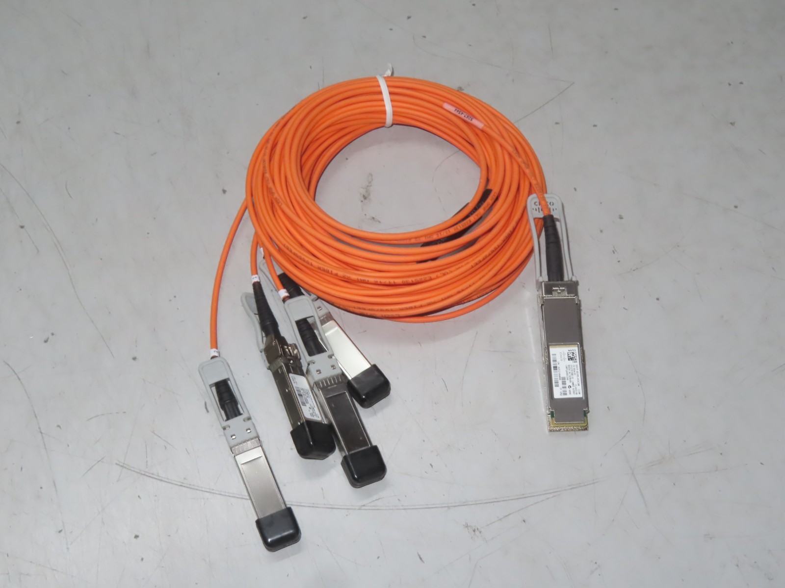 Cisco QSFP-4X10G-AOC5M 40G QSFP to 4x10G SFP+ Active Optical Cable 5m 10-2934-02 Cisco QSFP-4X10G-AOC5M 40G QSFP to 4x10G SFP+ Active Optical Cable 5m 10-2934-02