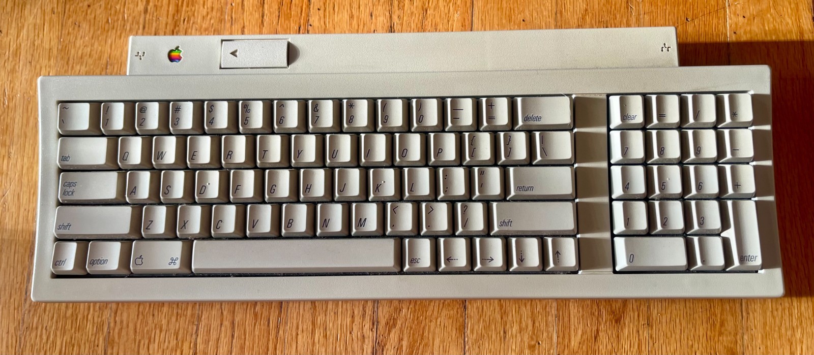 Apple Keyboard II M0487 ADB Beige Vintage Extended Keyboard - No ADB Cable Apple Keyboard II M0487 ADB Beige Vintage Extended Keyboard - No ADB Cable