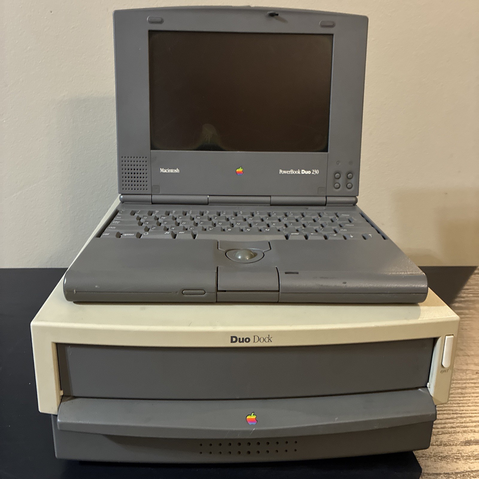 Apple Macintosh DuoDock Duo Dock M7779 & Powerbook 230 Vintage Mac RARE Vintage Apple Macintosh DuoDock Duo Dock M7779 & Powerbook 230 Vintage Mac RARE Vintage