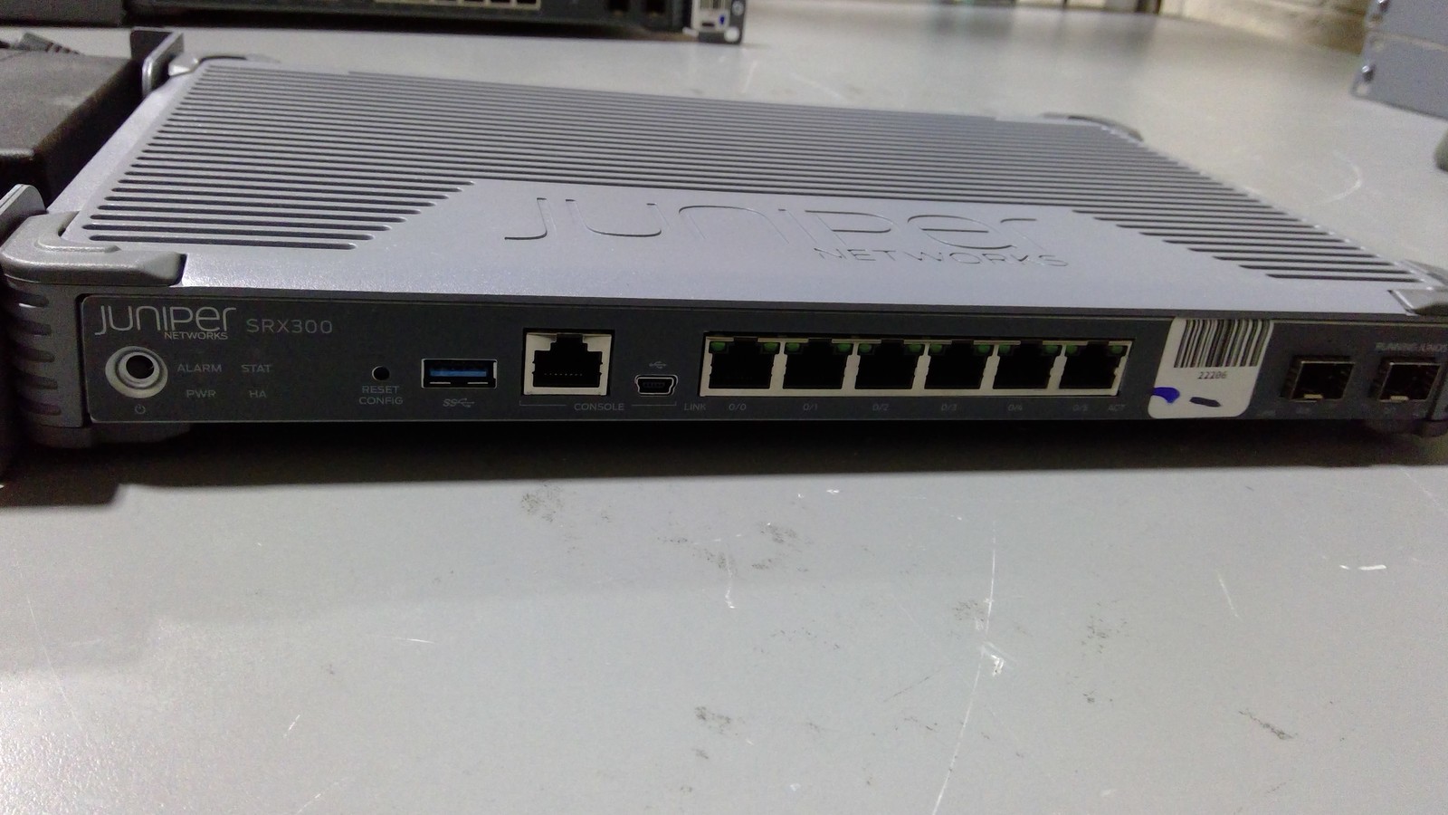 Juniper Networks SRX300 Rev: A Network Switch