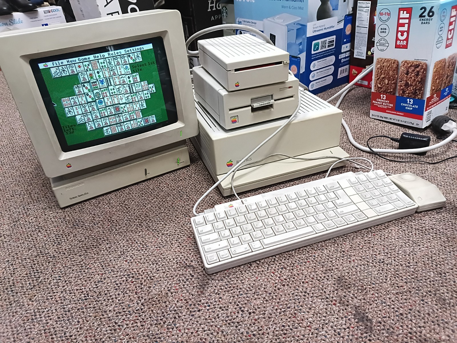 Vintage Apple IIGS Computer Floppy Monitor Complete System Keyboard Mouse Works Vintage Apple IIGS Computer Floppy Monitor Complete System Keyboard Mouse Works