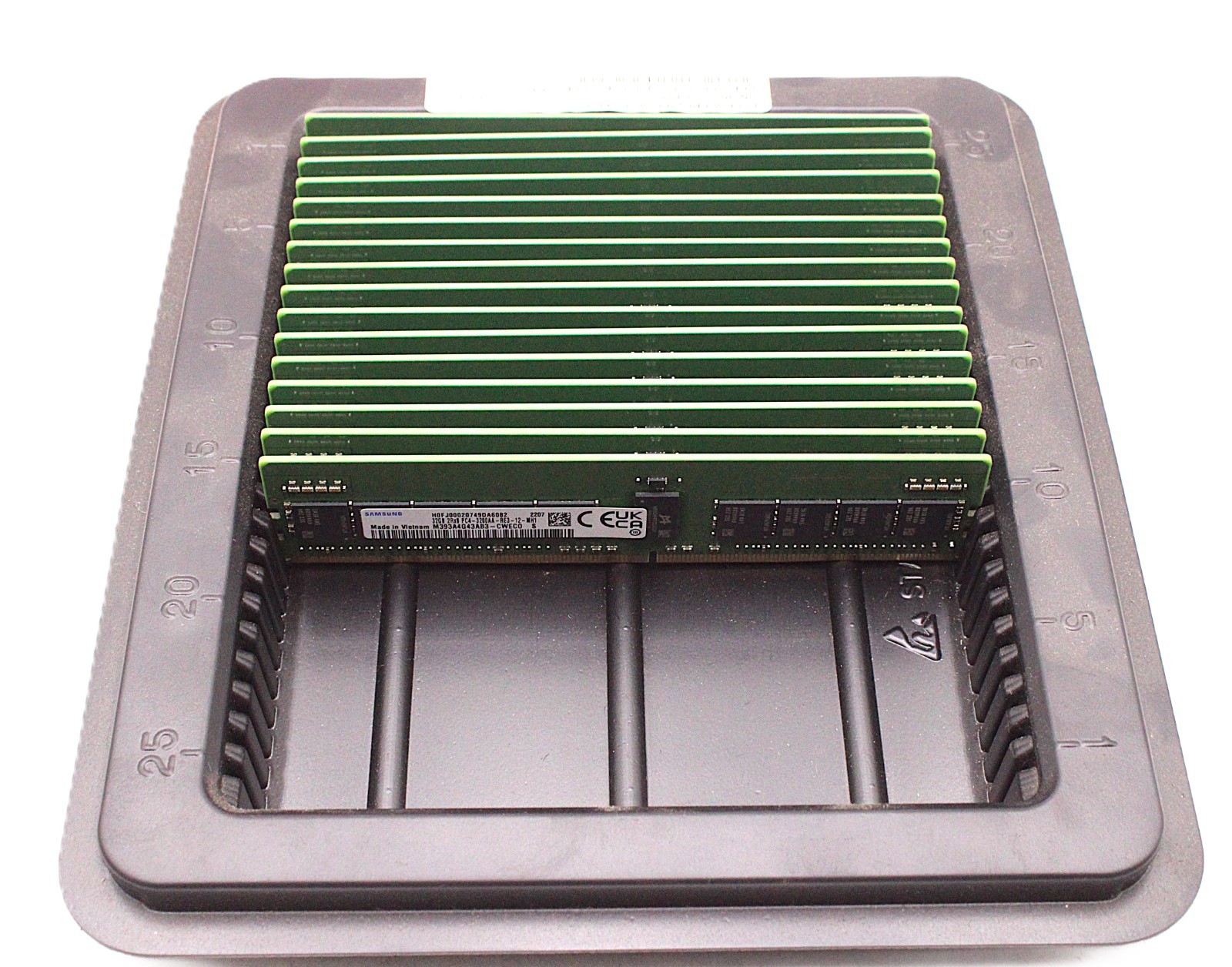 (LOT OF 16)  Samsung 32gb 2Rx8 PC4-3200AA RE3 12 DC1 Server Memory M393A4G43AB3