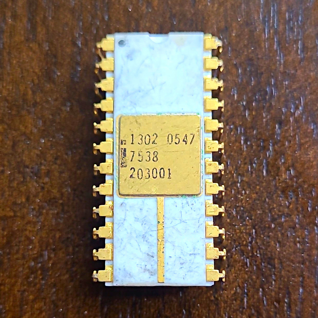 Intel 1302 White ceramic vintage collectable chip ALL LEGS INTACT (BO) Intel 1302 White ceramic vintage collectable chip ALL LEGS INTACT (BO)