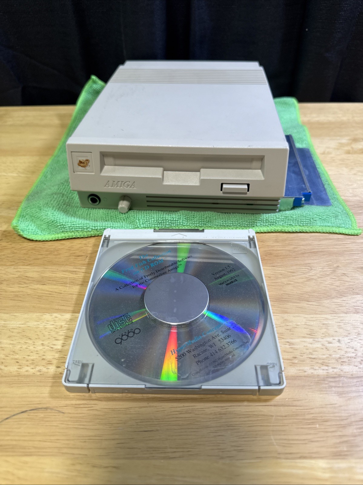 COMMODORE AMIGA A570 CD-ROM UNIT FOR PARTS ONLY UNTESTED , NO POWER CORD COMMODORE AMIGA A570 CD-ROM UNIT FOR PARTS ONLY UNTESTED , NO POWER CORD