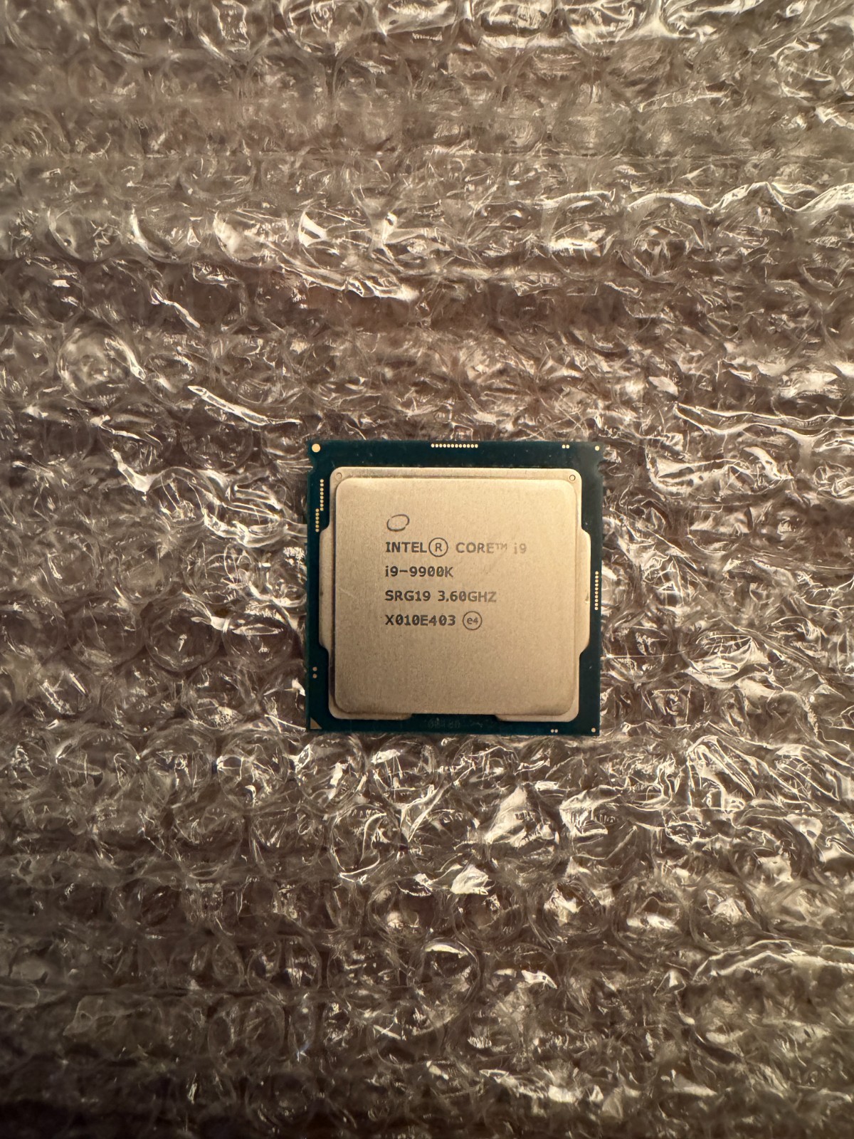 Intel Core i9-9900K SRG19 3.60GHz 8-Core CPU processor Intel Core i9-9900K SRG19 3.60GHz 8-Core CPU processor
