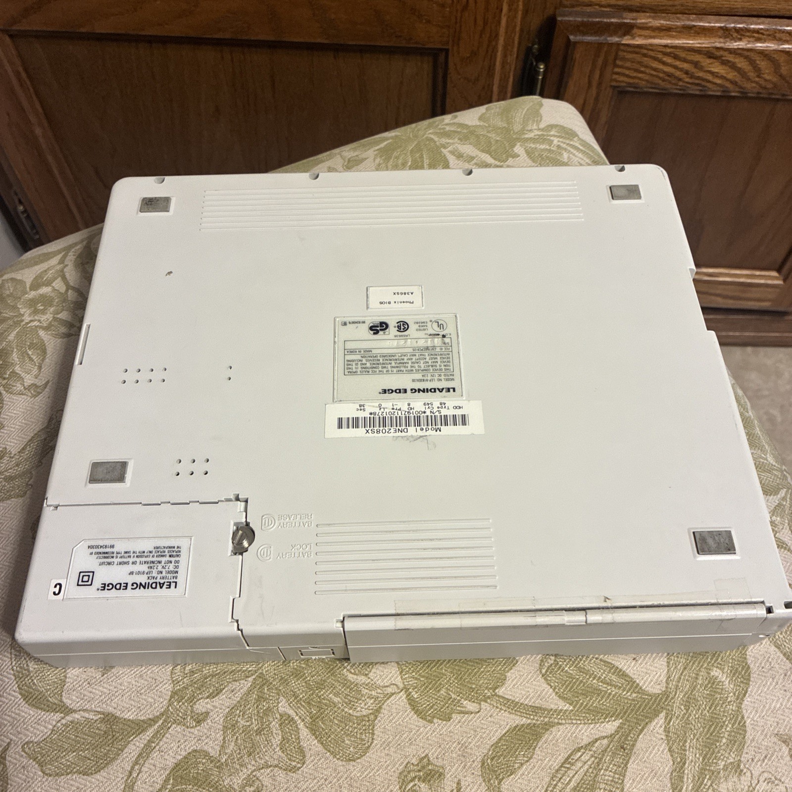 Vintage Leading Edge LEP-9183SX/20 Laptop White Portable (FOR PARTS- READ) #99 Vintage Leading Edge LEP-9183SX/20 Laptop White Portable (FOR PARTS- READ) #99