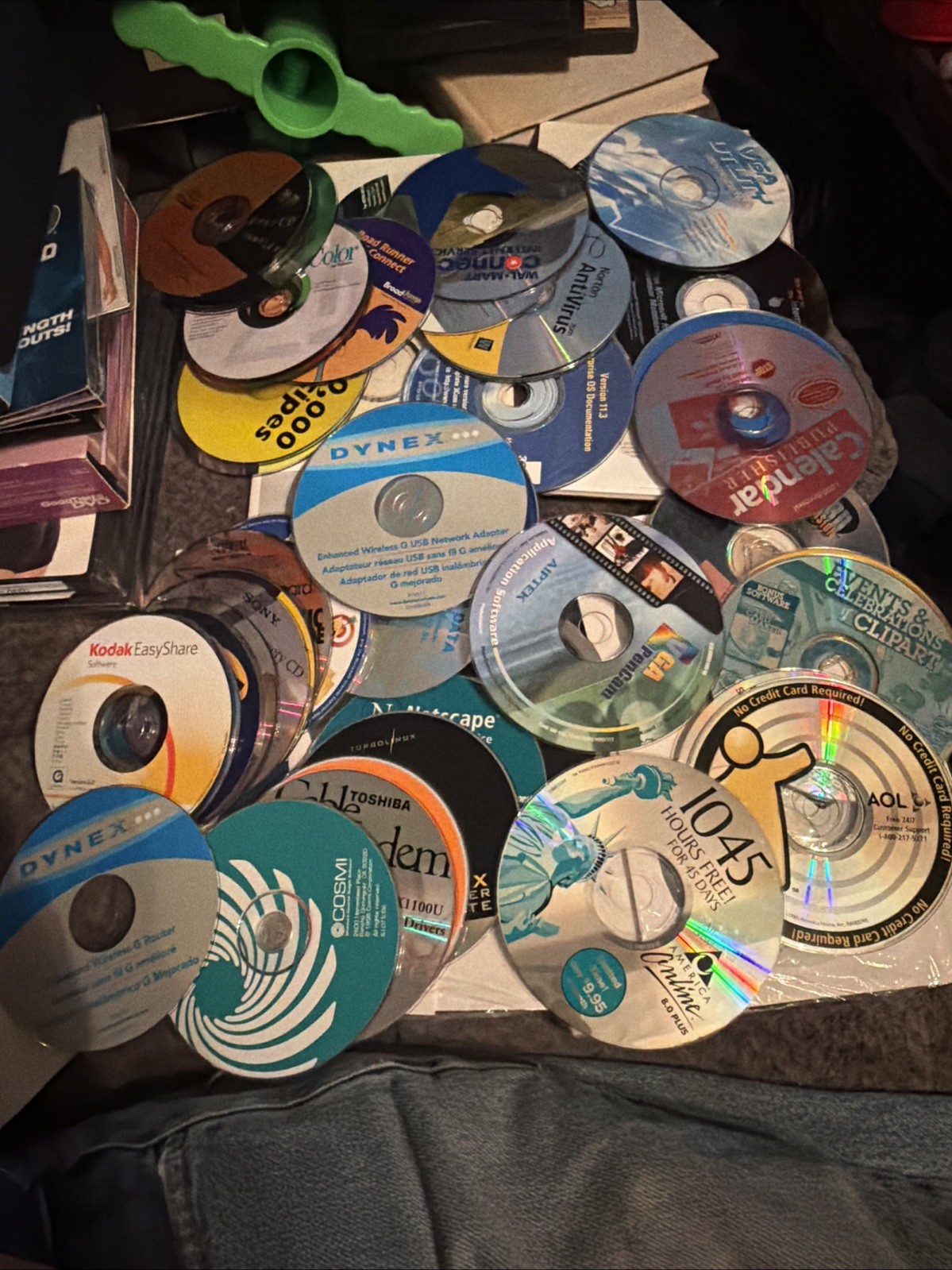 Huge 58 Disc Vintage Computer Software CD Lot Drivers 90s Retro As-Is Carry Case Huge 58 Disc Vintage Computer Software CD Lot Drivers 90s Retro As-Is Carry Case