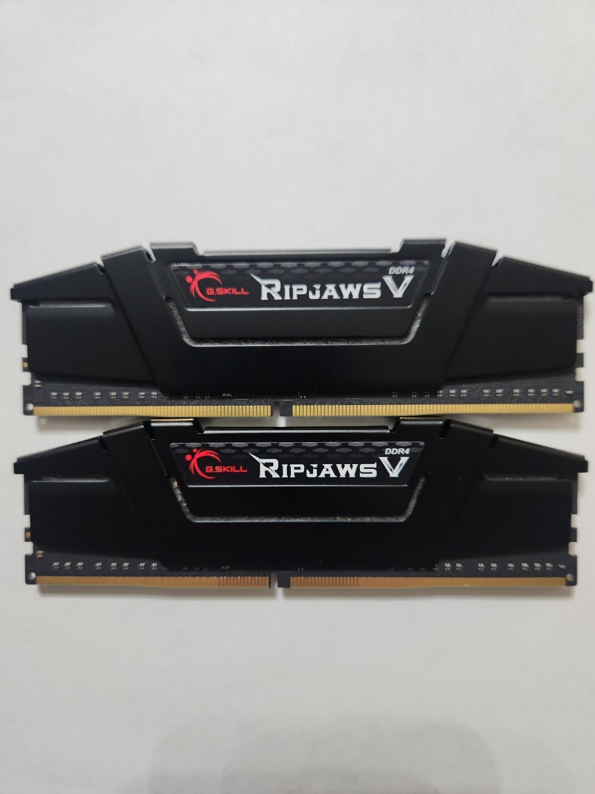 G.SKILL Ripjaws V 16GB (2x8GB) DDR4-3200 PC4-25600 DIMM 288-Pin XMP CL16