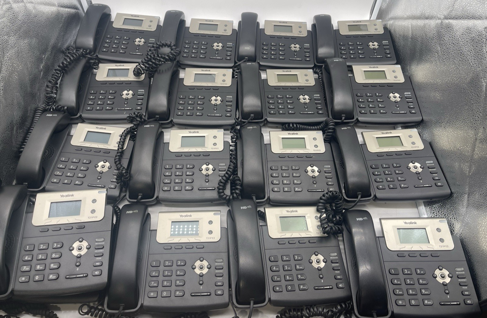 LOT 17 Yealink SIP-T21P E2 IP Business VOIP Phone LOT 17 Yealink SIP-T21P E2 IP Business VOIP Phone