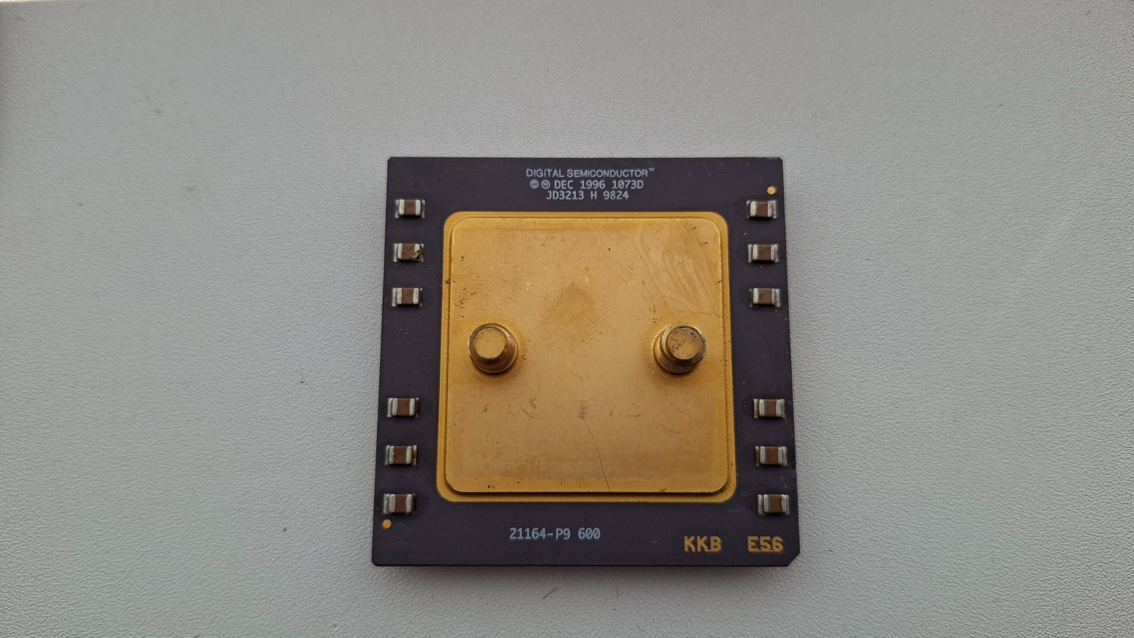 DEC Alpha 1073D 21164-P9 600 rare vintage CPU GOLD