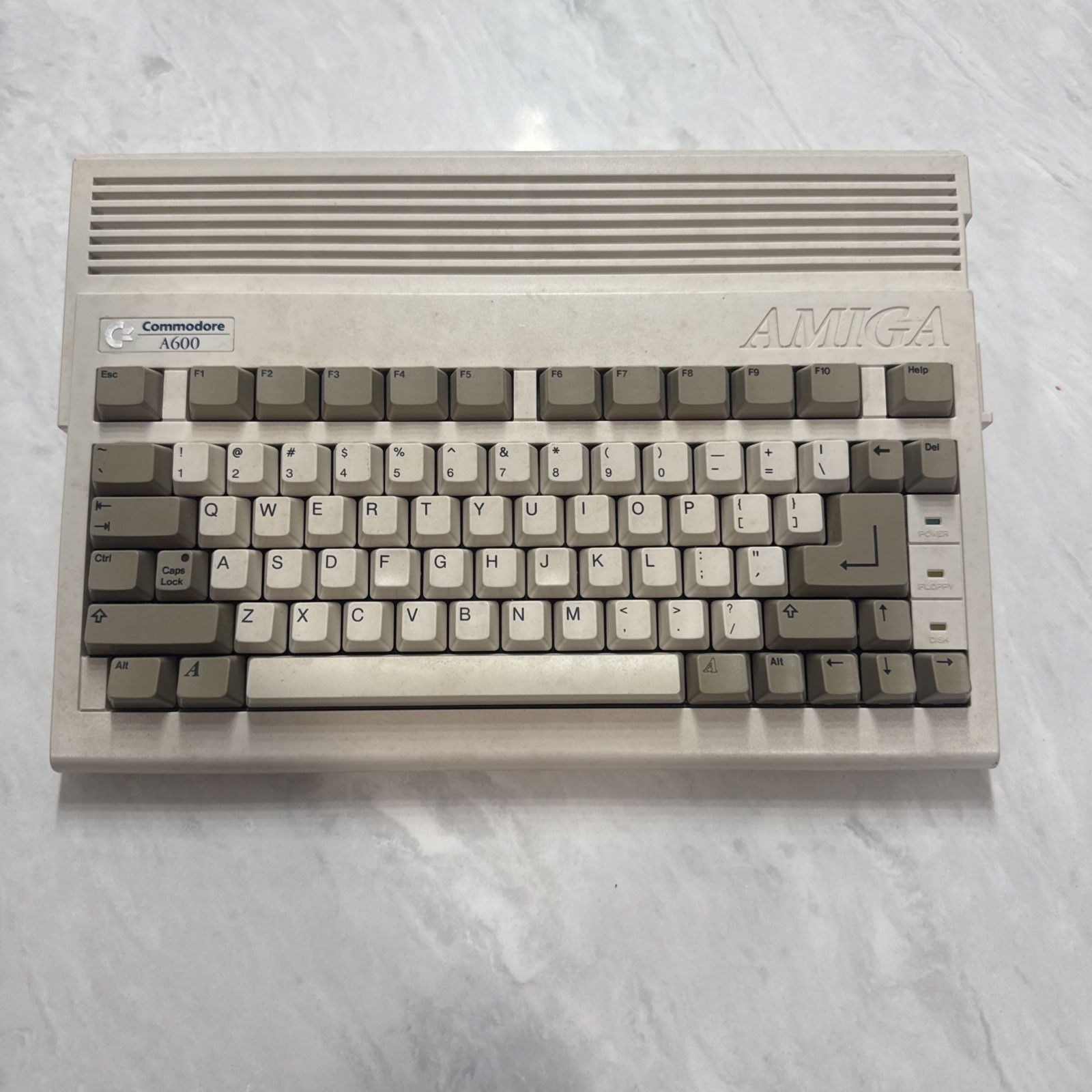 COMMODORE AMIGA A600 COMMODORE AMIGA A600