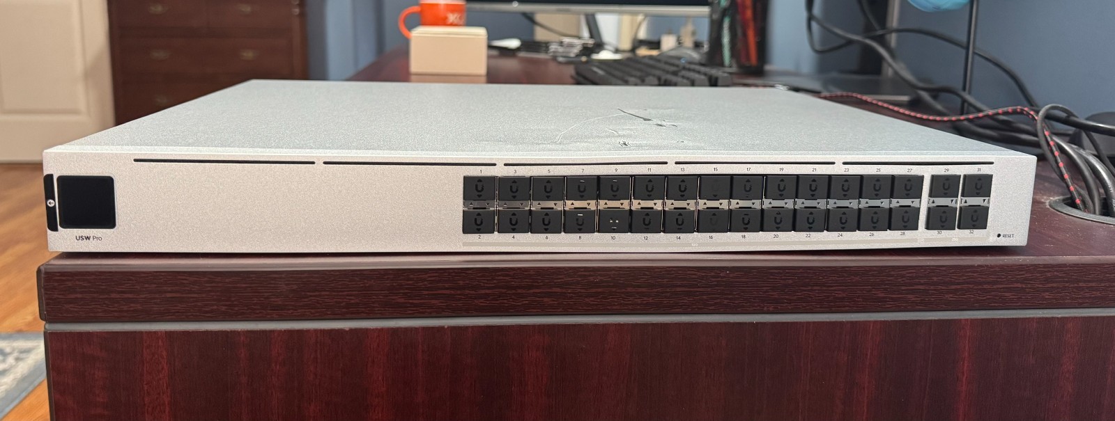 Ubiquiti Unifi USW PRO AGGREGATION 28x10Gbe 4x25Gbe QSFP28 Layer 3 Switch Ubiquiti Unifi USW PRO AGGREGATION 28x10Gbe 4x25Gbe QSFP28 Layer 3 Switch