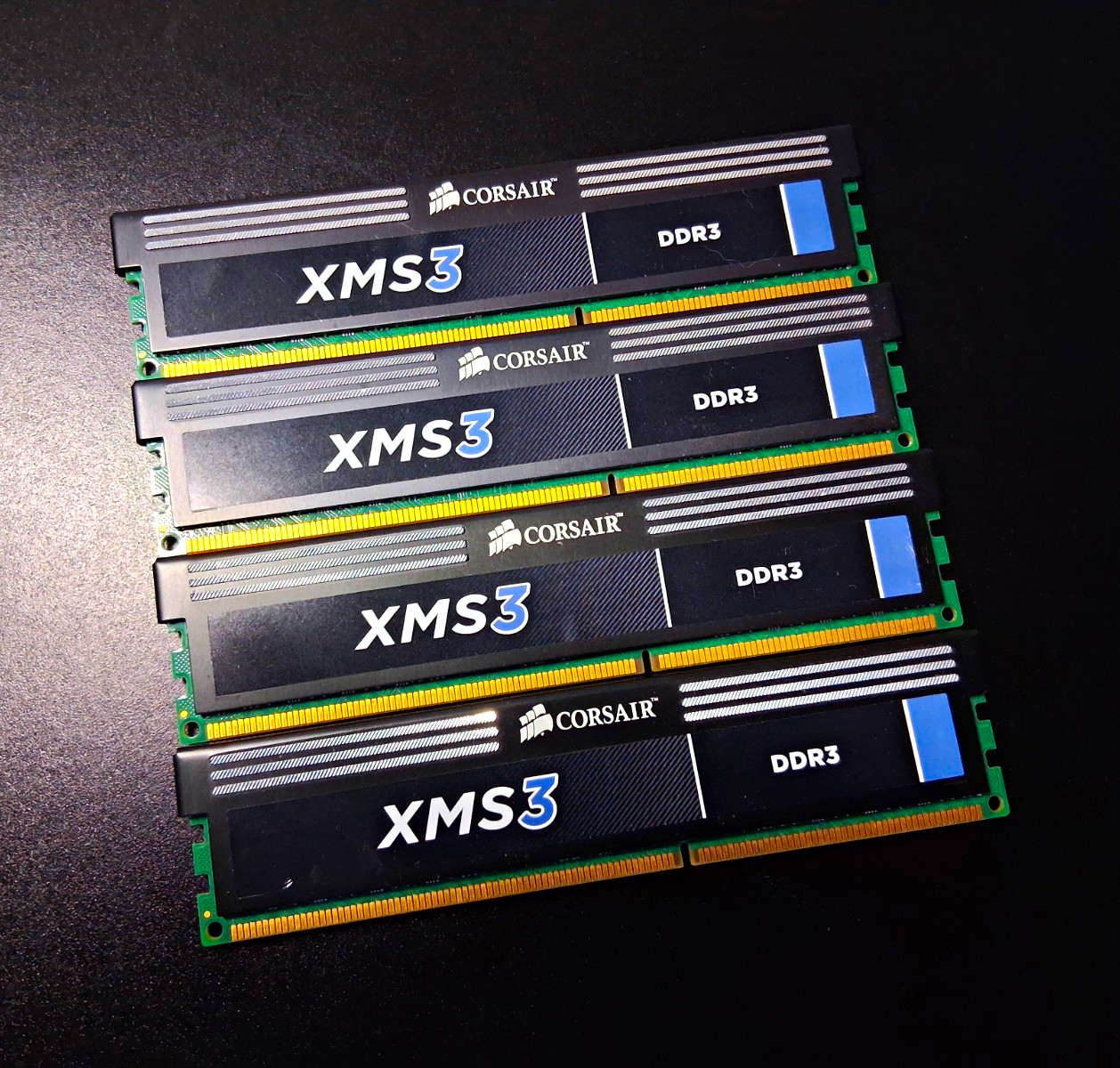 Corsair XMS3 32GB (4x8GB) DDR3 1333MHz - 3 Sticks WORKING  /  1 Stick BAD