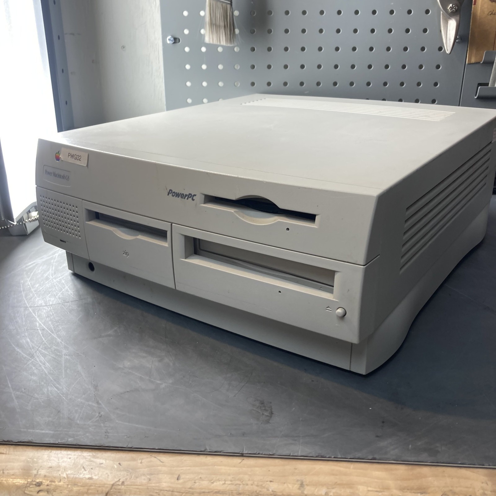 Vintage Apple Power Macintosh G3 PowerPC M3979 No Video No HDD For Parts As Is