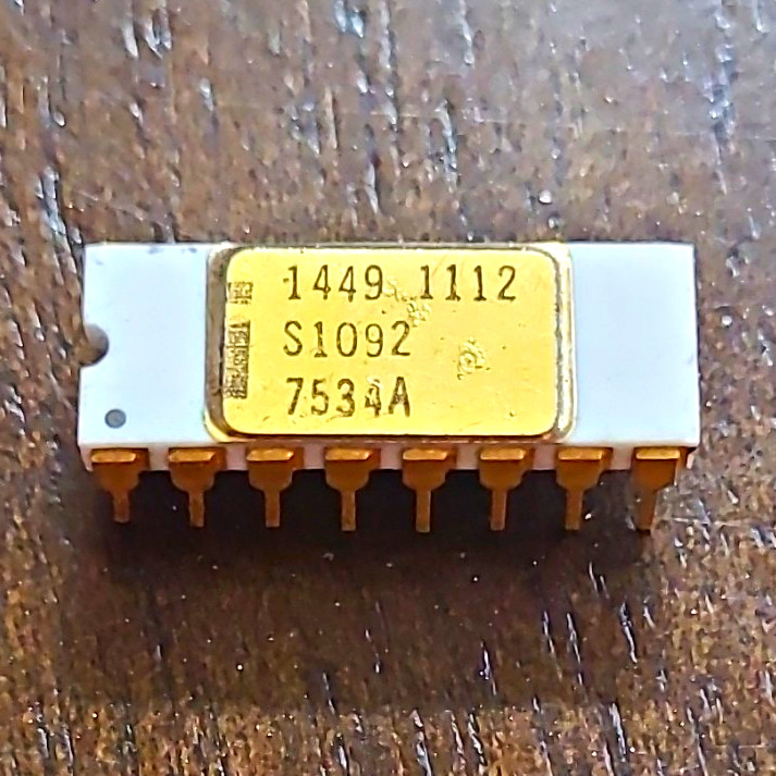 Intel 1449 1112 white Ceramic DIP vintage collectable chip (BO)
