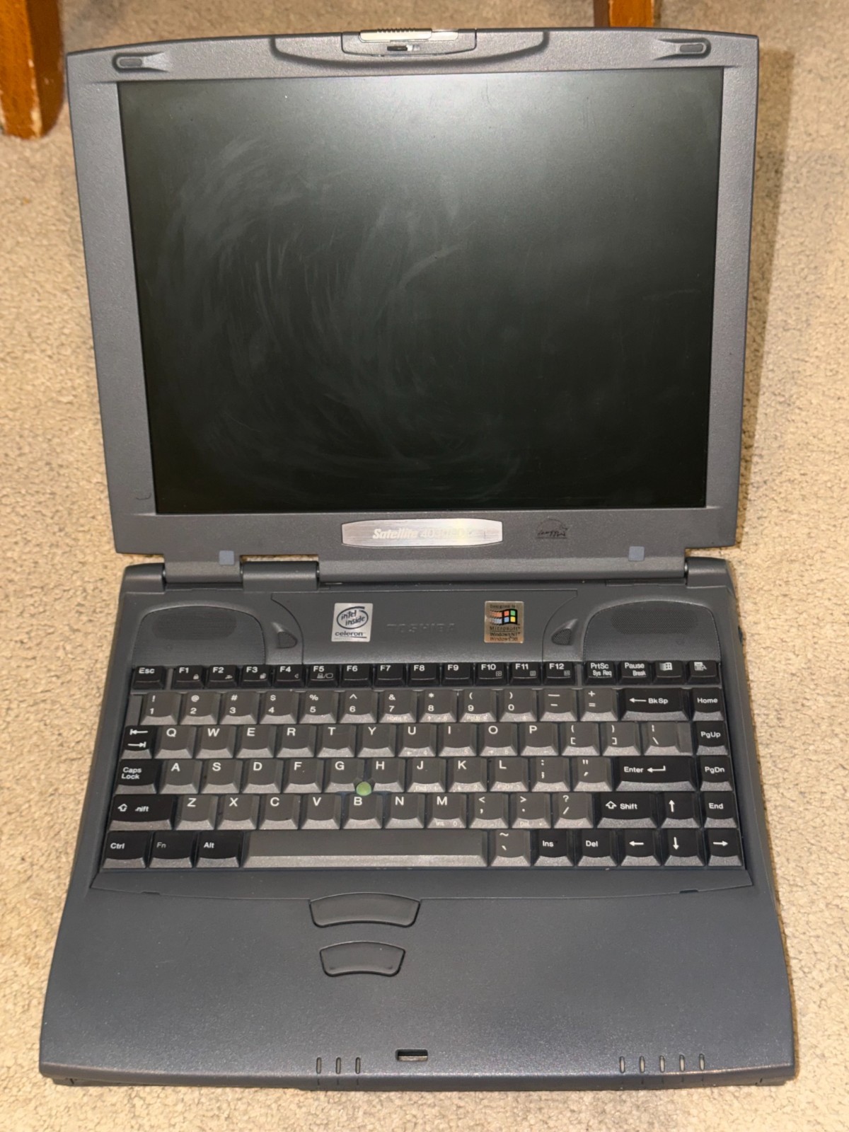 Toshiba Satellite 4030 CDT Vintage  Windows 98 Laptop