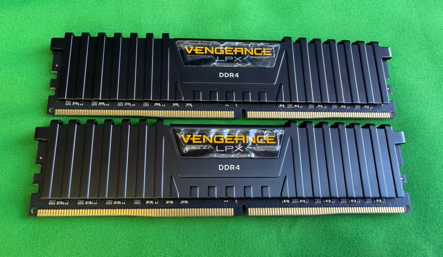 CORSAIR VENGEANCE LPX 64GB (2x32GB) DDR4 3200MHz C16 UDIMM Desktop Memory CORSAIR VENGEANCE LPX 64GB (2x32GB) DDR4 3200MHz C16 UDIMM Desktop Memory