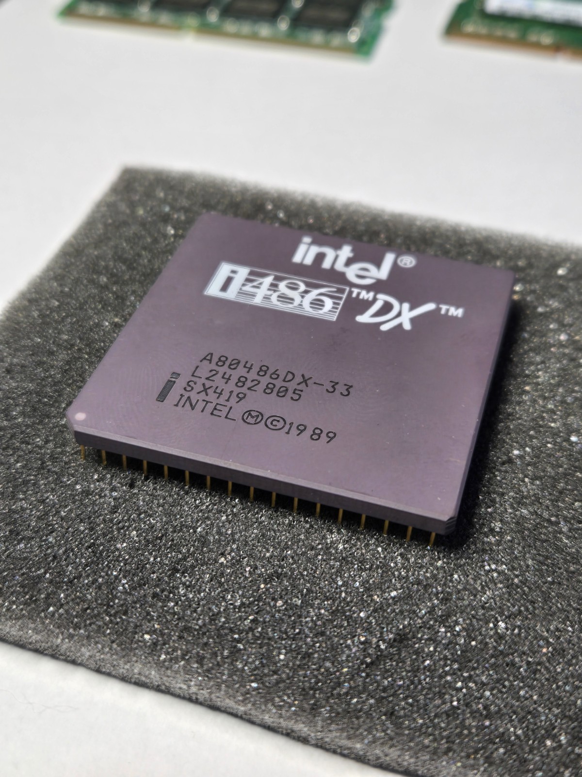 Vintage Intel i486 DX 33MHz CPU (A80486DX-33 / SX419) – Excellent Condition Vintage Intel i486 DX 33MHz CPU (A80486DX-33 / SX419) – Excellent Condition