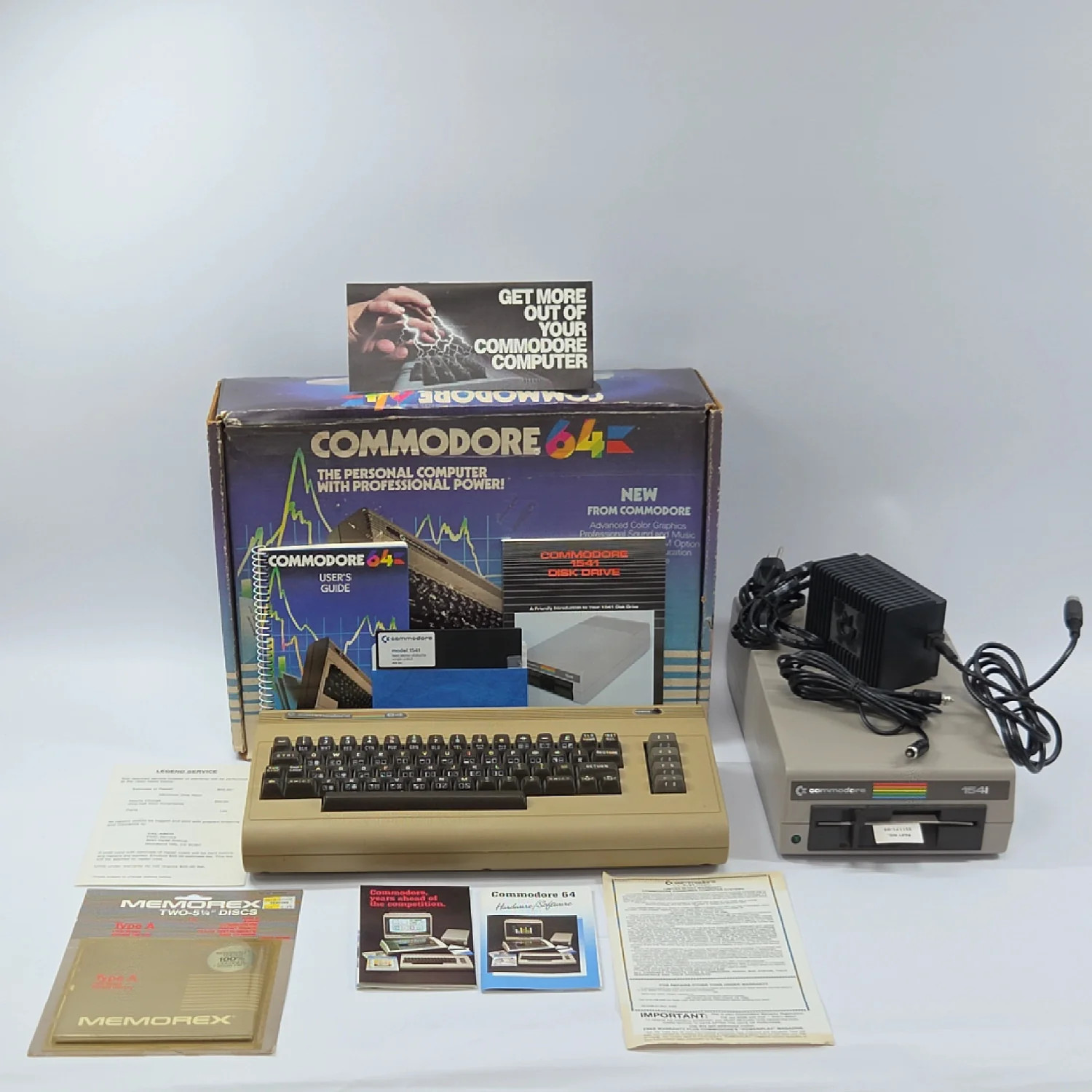 Commodore 64 Vintage Home Computer POWERS ON UNTESTED