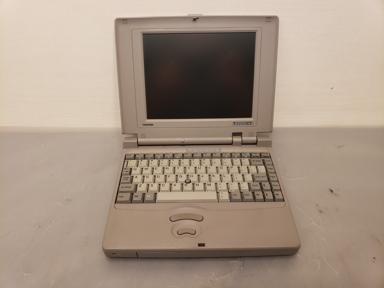 Vintage Toshiba T3600CT Mini Laptop 486DX2-50, 8MB **NO POST, AS-IS Vintage Toshiba T3600CT Mini Laptop 486DX2-50, 8MB **NO POST, AS-IS