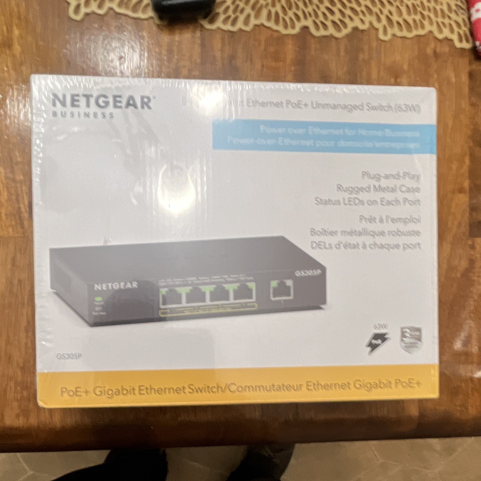 NETGEAR GS305P 5-Port Gigabit Ethernet PoE+ Unmanaged Switch RJ-45