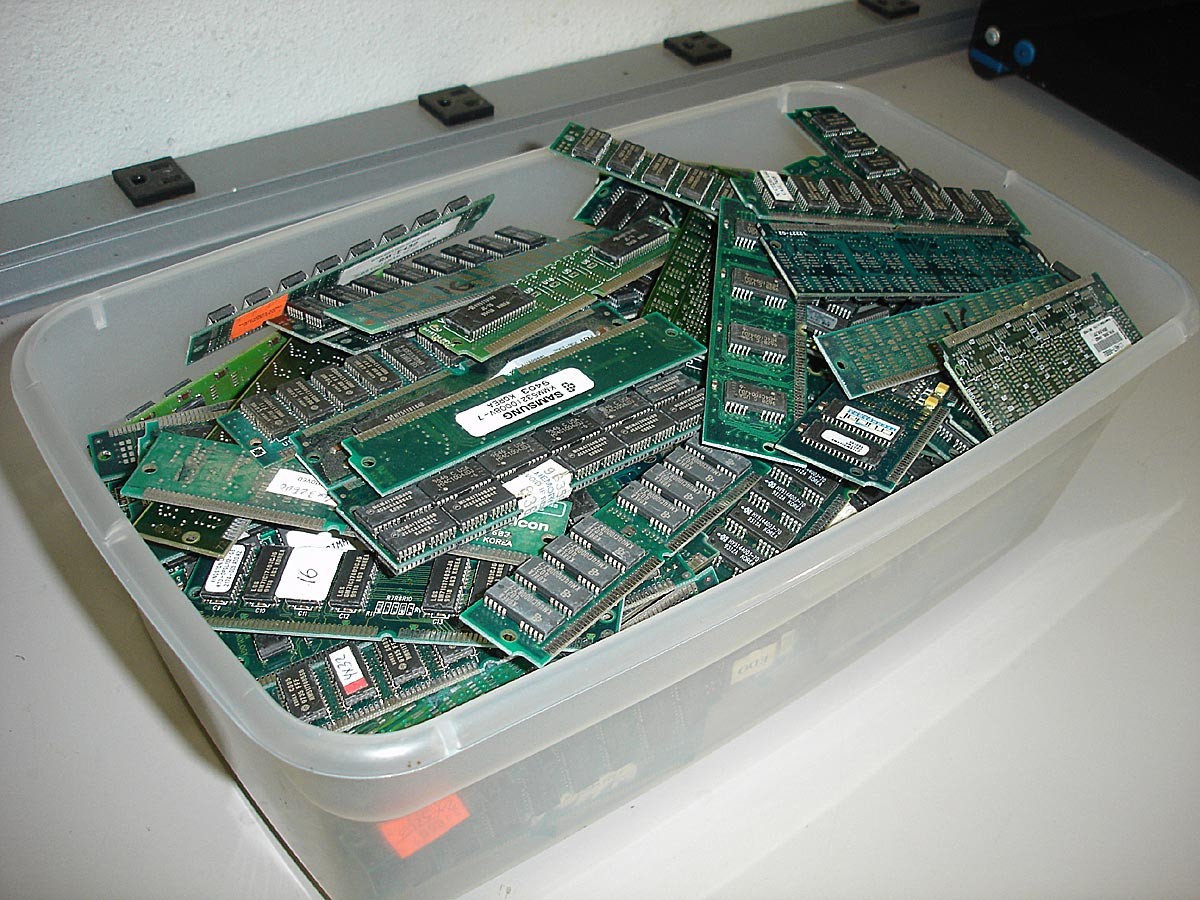 Lot of 72-Pin Simms - 7.3lb Ram - Mixed EDO PC Memory 1-32 Meg - Exc Condition Lot of 72-Pin Simms - 7.3lb Ram - Mixed EDO PC Memory 1-32 Meg - Exc Condition