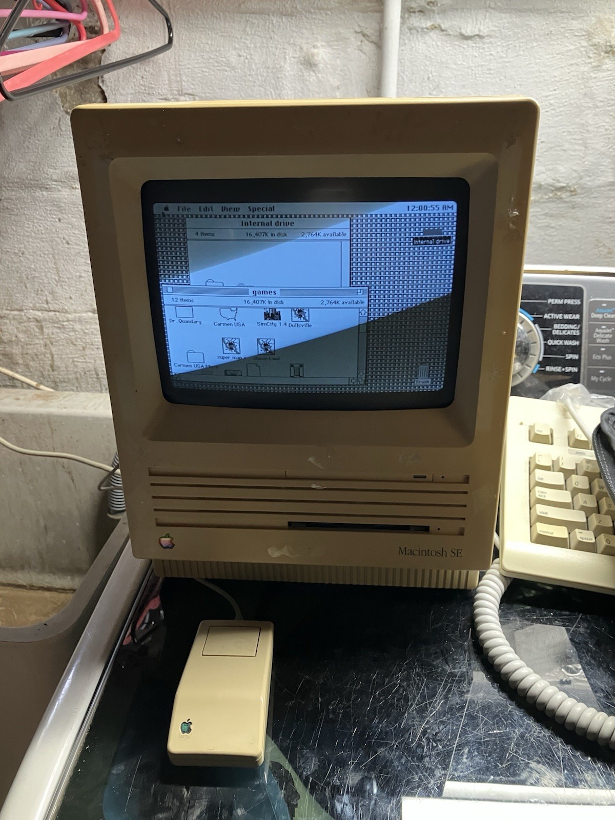 Vintage 1988 Apple Macintosh SE Computer -mouse -hard Drive -discs No Keyboard