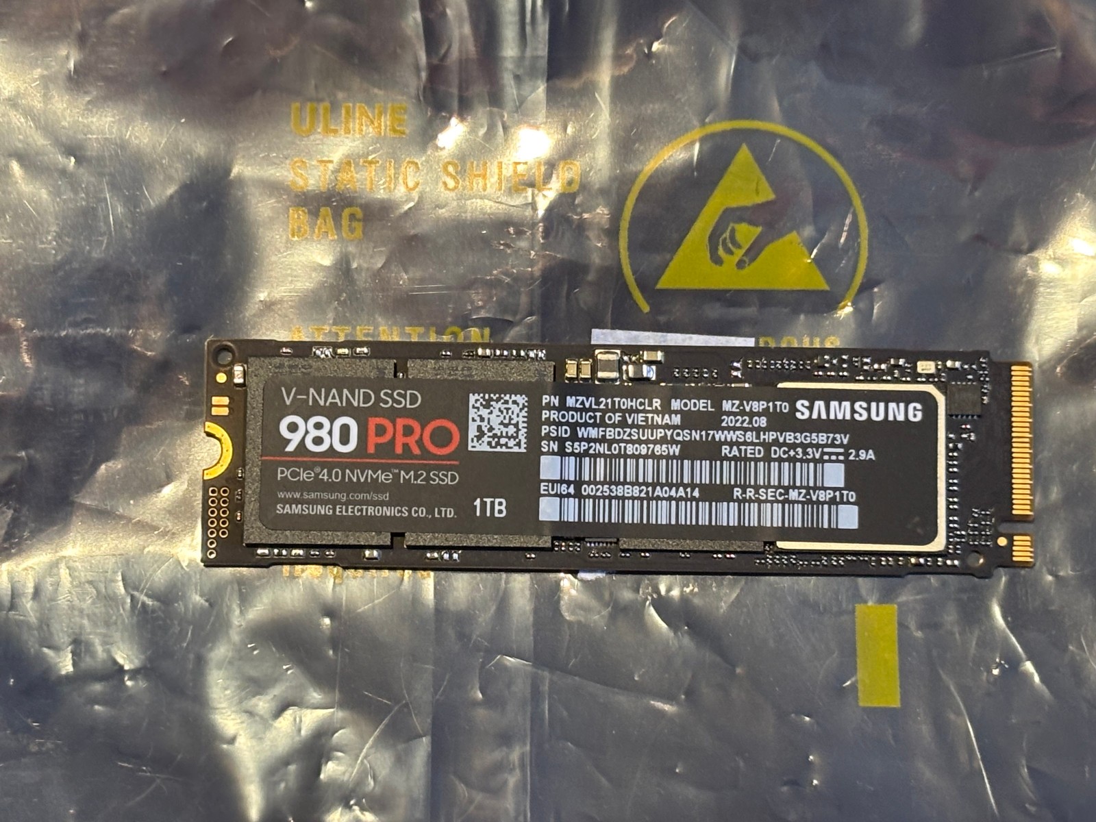 Samsung 980 PRO 1TB NVMe PCIe 4.0 M.2 Internal SSD MZ-V8P1T0 EC Samsung 980 PRO 1TB NVMe PCIe 4.0 M.2 Internal SSD MZ-V8P1T0 EC