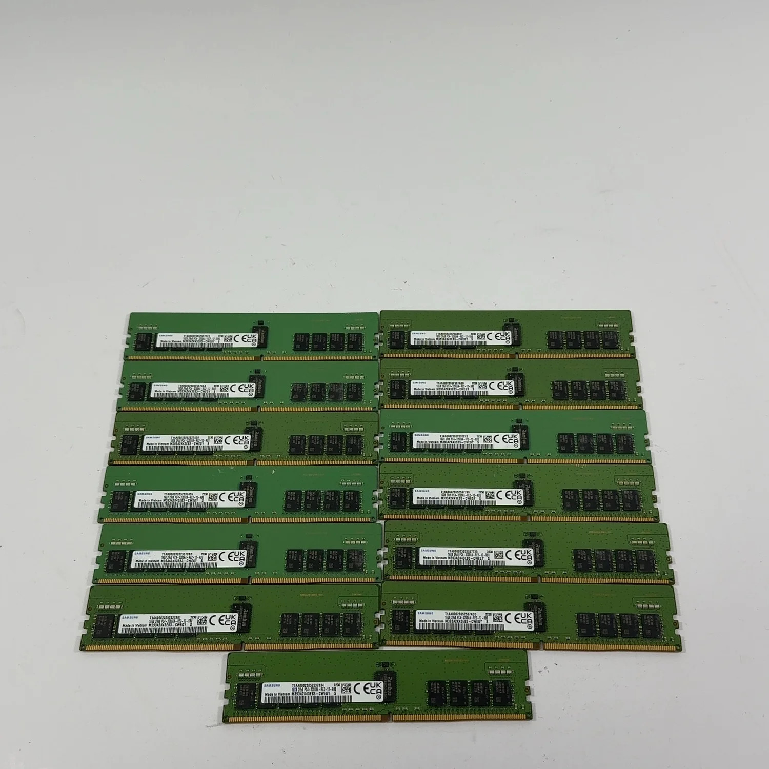 Samsung M393A2K43DB3 208GB (13x16GB) RAM DDR4 3200MHz Samsung M393A2K43DB3 208GB (13x16GB) RAM DDR4 3200MHz