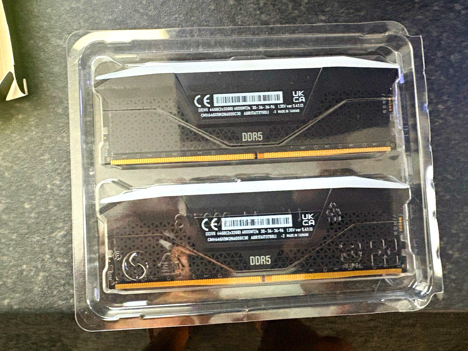 Corsair Vengeance RGB DDR5 64GB (2x32GB) 6000 CL30 DIMM XMP CMH64G