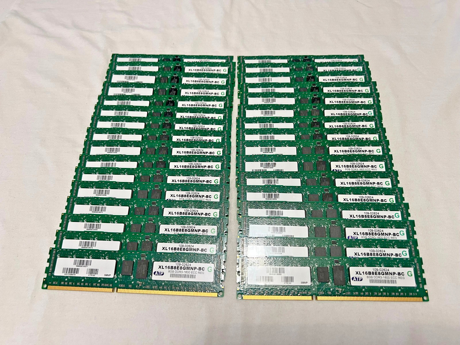 lot of 32 ATP XL 16B8E8GMNP-BC PC3-12800 8 GB DDR3 server memory moduls 1600MHz lot of 32 ATP XL 16B8E8GMNP-BC PC3-12800 8 GB DDR3 server memory moduls 1600MHz