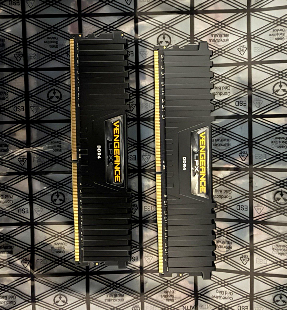 Corsair Vengeance LPX 16GB (2x8GB) DDR4-3200 DIMM XMP RAM CMK16GX4M2B3200C16