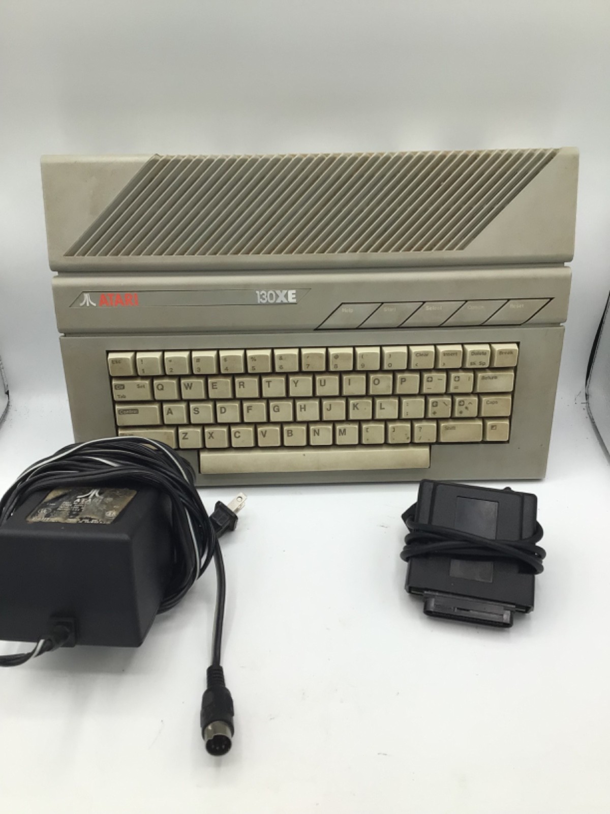 Atari XE  130XE Computer NTSC with Power Supply Powers On Untested