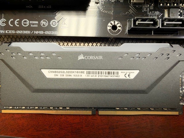 Corsair Vengeance RGB Pro 128GB (4x32GB) DDR4-3200 DIMM 288-Pin CMW128