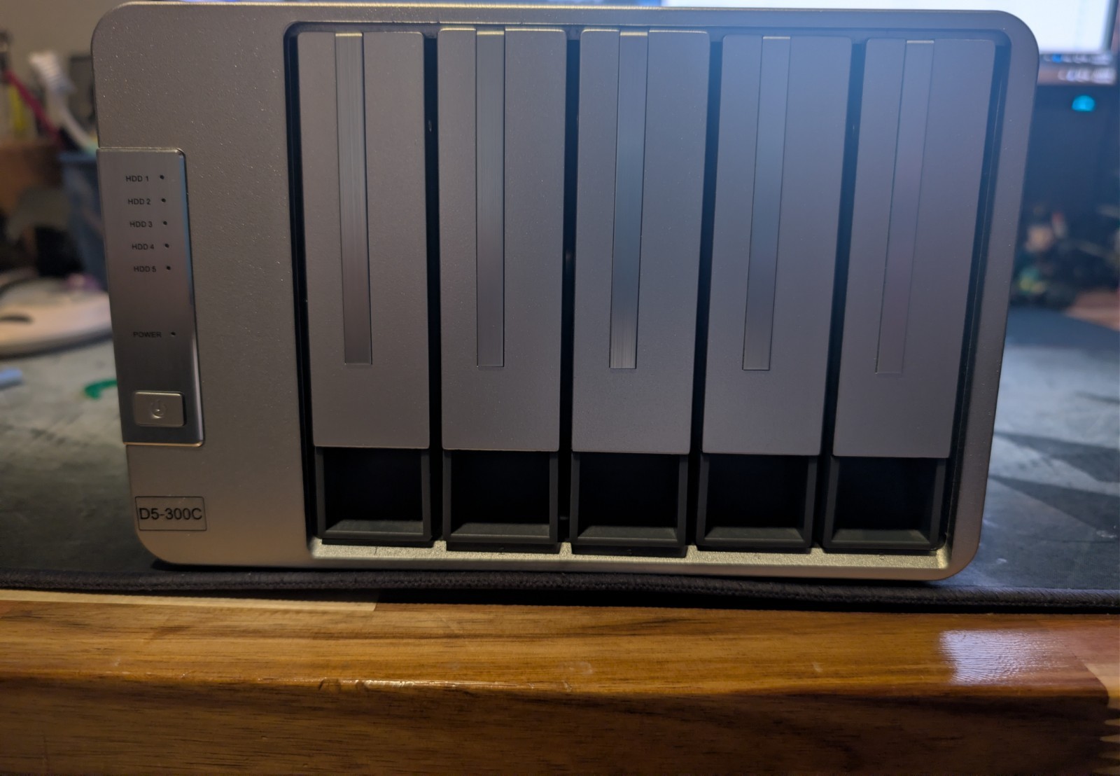 TerraMaster D5-300C 5-Bay USB RAID/JBOD Enclosure Used TerraMaster D5-300C 5-Bay USB RAID/JBOD Enclosure Used