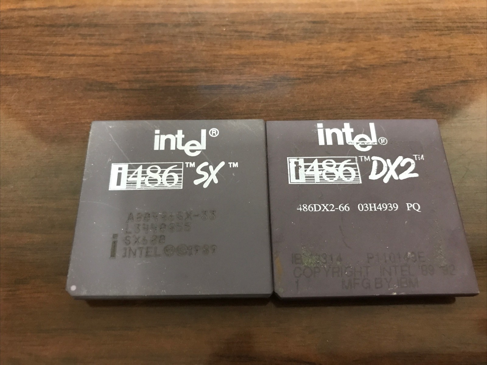 LOT OF 2 INTEL i486 VINTAGE CPU PROCESSORS GOLD SX + DX2 CIRCA 1989