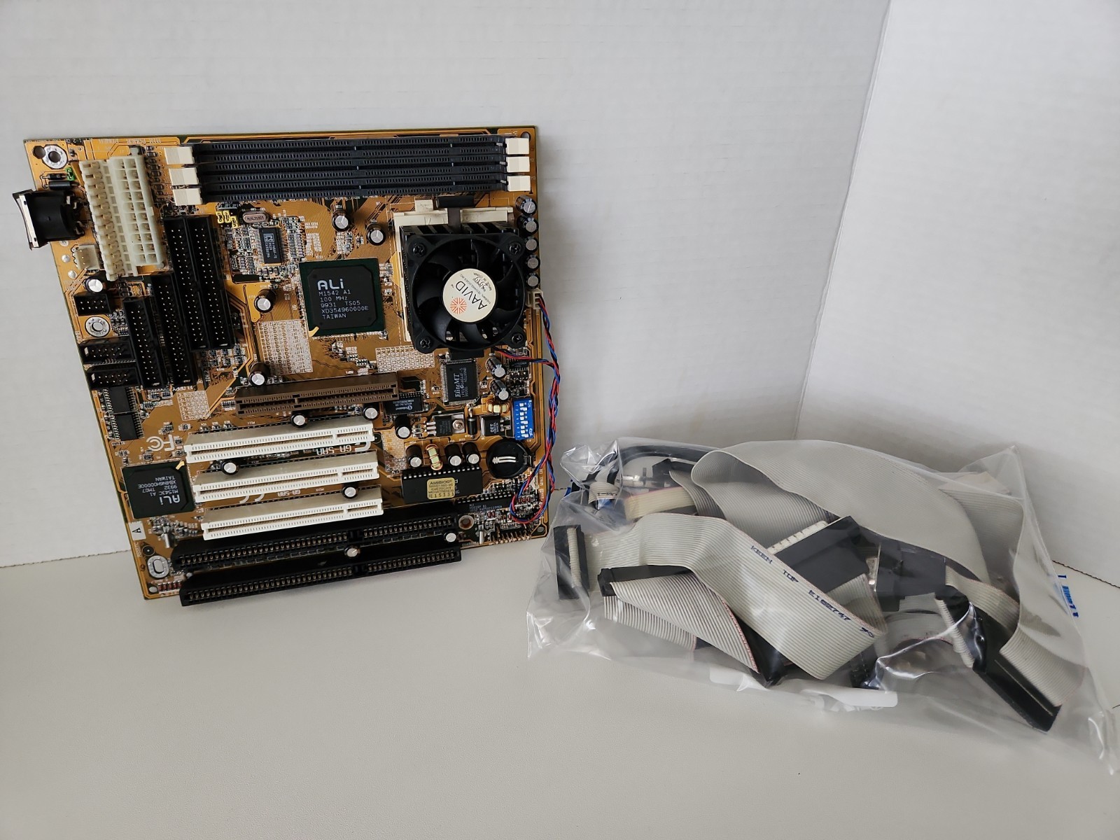 Vintage RARE Gigabyte GA-5AA Socket 7 Motherboard AMD K6-2 400mhz BOOTS TO BIOS Vintage RARE Gigabyte GA-5AA Socket 7 Motherboard AMD K6-2 400mhz BOOTS TO BIOS