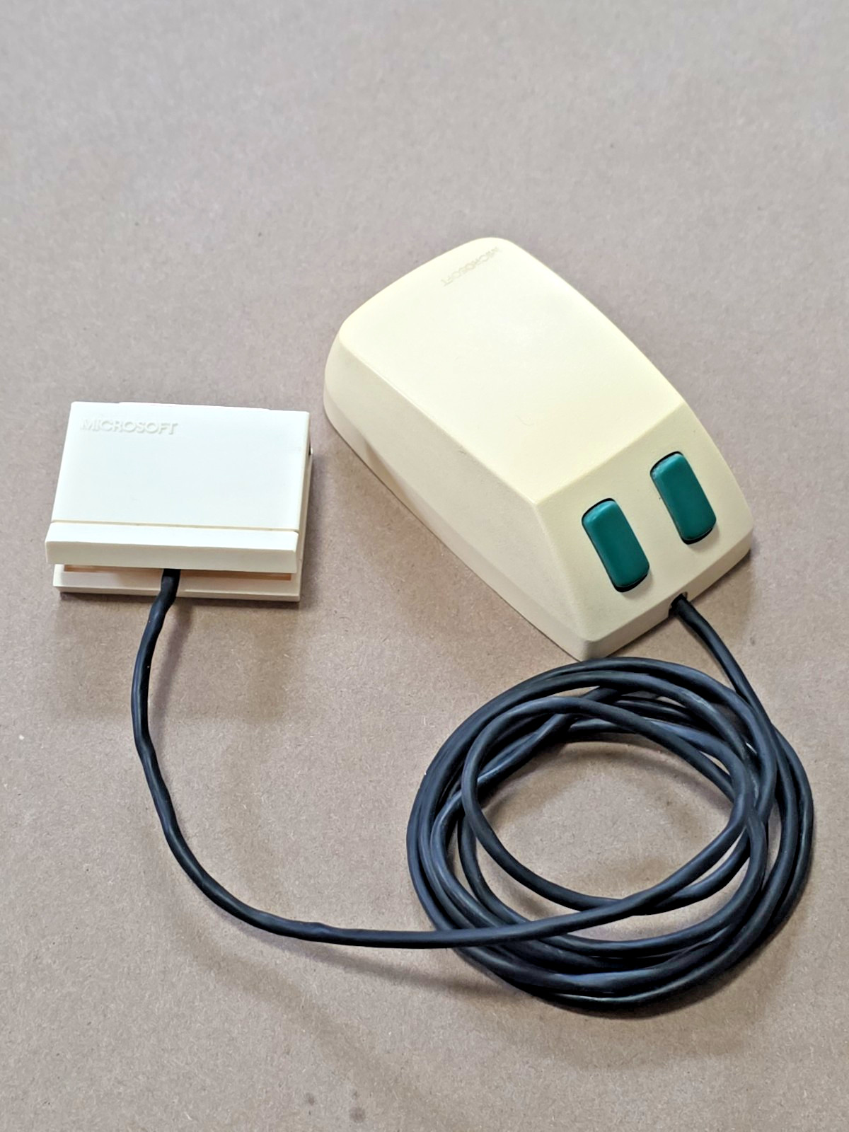 Vintage Microsoft Green-Eyed Mouse 1983 First Gen Bus connector Tested - Video