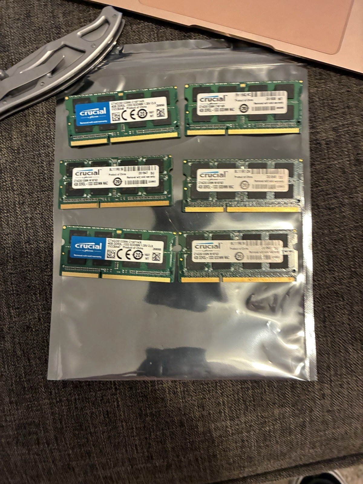 Lot of 6 - Crucial 24GB (6x4GB) DDR4-2666 PC4-21300 SO-DIMM 260-Pin CT4G4SFS8266