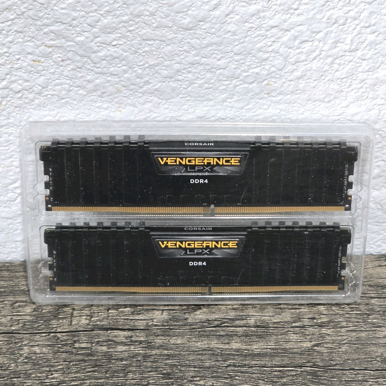 Corsair DDR4 2400mhz 32GB (2x16GB) PC Ram - Vengeance LPX Corsair DDR4 2400mhz 32GB (2x16GB) PC Ram - Vengeance LPX