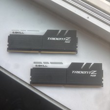 G.SKILL Trident Z RGB 16GB (2x8GB) DDR4-3200 CL16 DIMM XMP F4-3200C16D-16GTZR picture