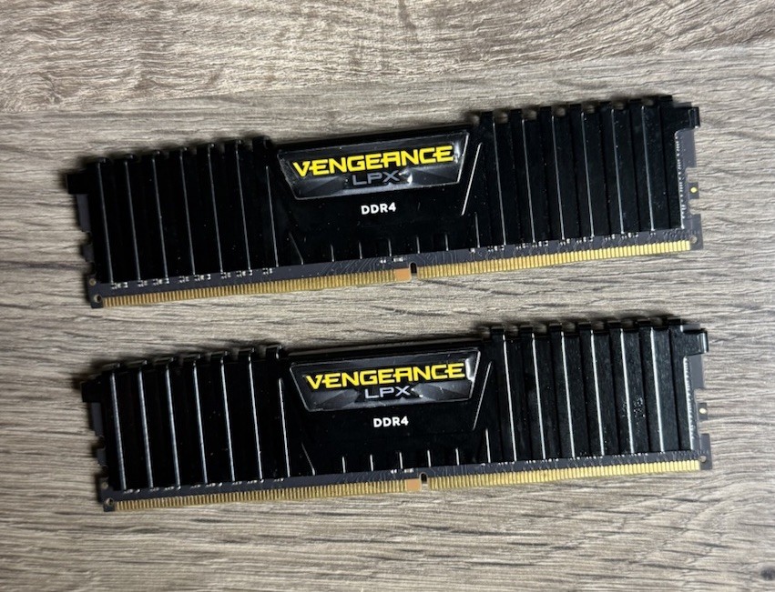 CORSAIR Vengeance LPX DDR4 RAM 16GB (2x8GB)