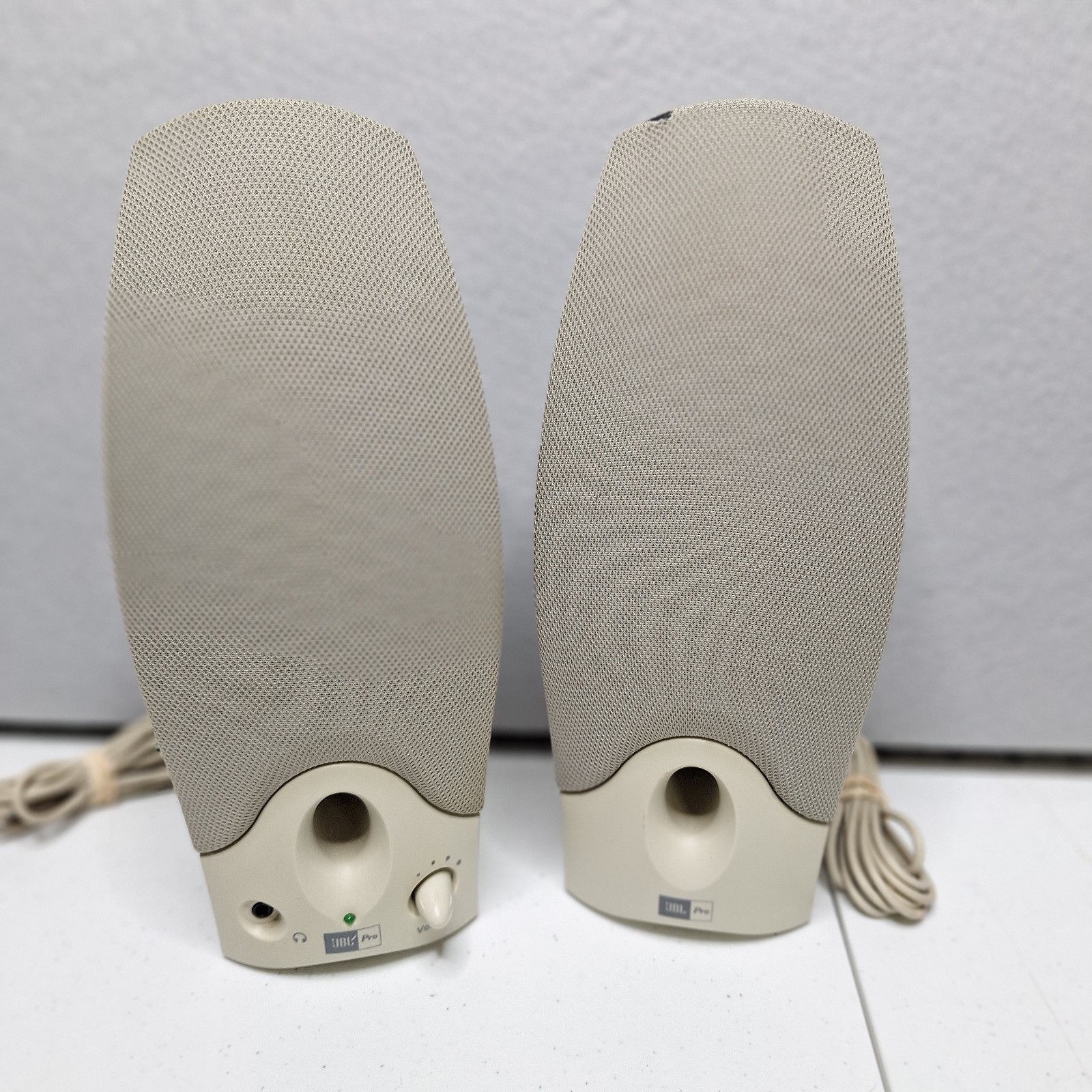 Vintage JBL PRO Compaq Computer Speakers 387767-001 No Power Cord Untested Vintage JBL PRO Compaq Computer Speakers 387767-001 No Power Cord Untested