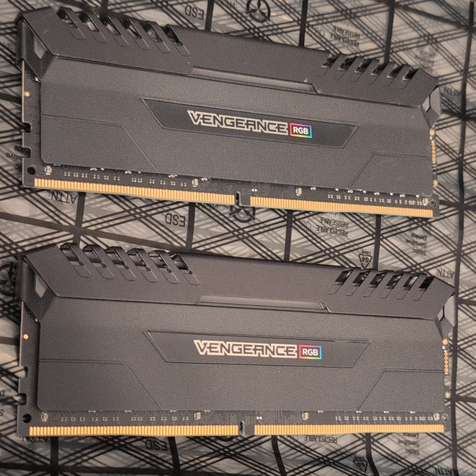 Corsair Vengeance RGB 16GB (2x8GB) DDR4 PC4 288-Pin DIMM ECC RAM