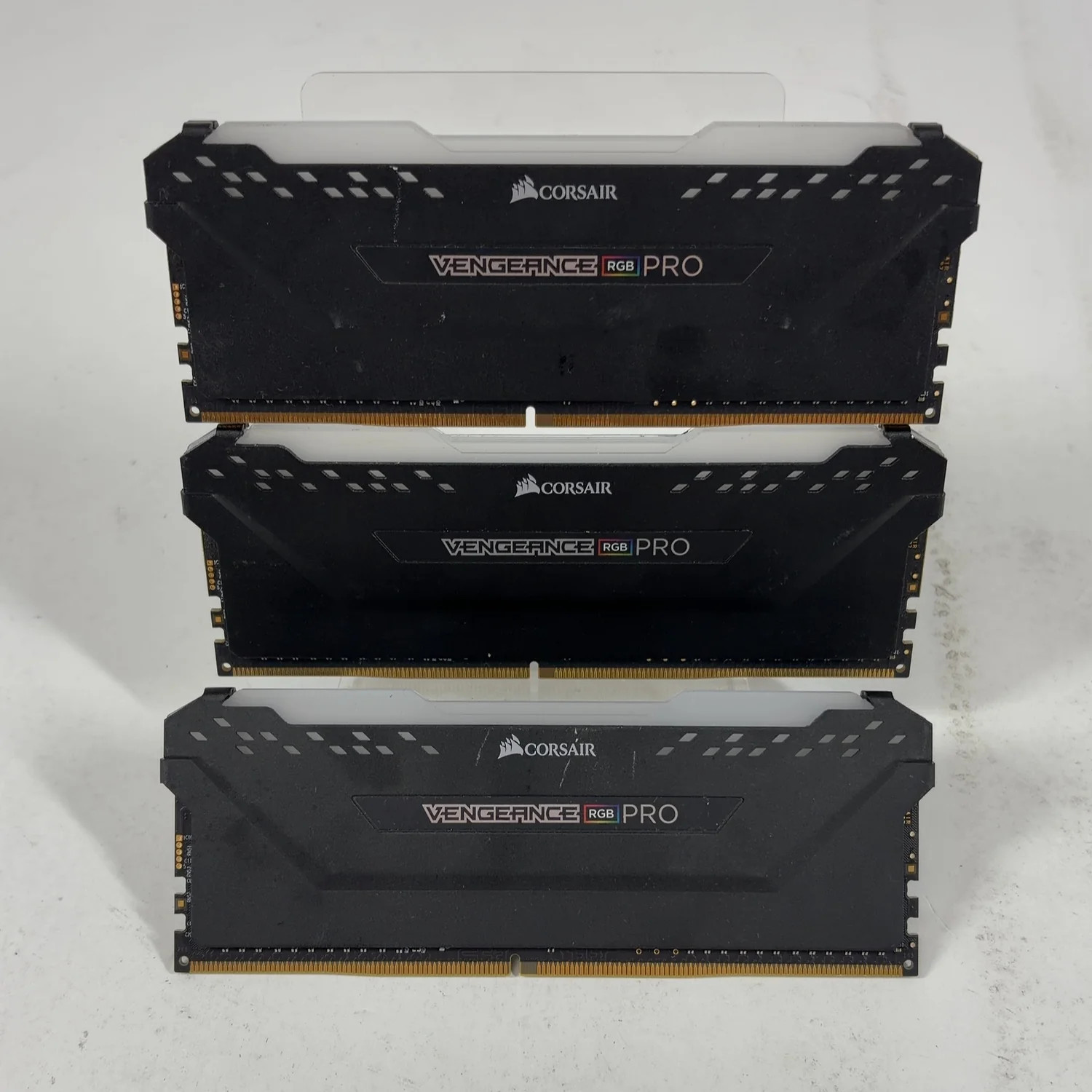 Corsair Vengeance RGB Pro 24GB (2x8 + 1x8) DDR4 3200MHz CMW16GX4M2V3200C16