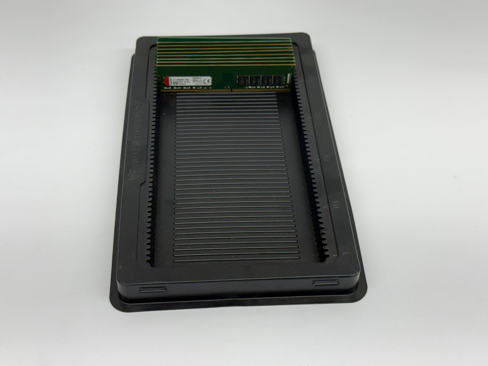 Lot of 8 PIECES: Kingston 32GB DDR4-3200MHz KVR32N22D8/32 Desktop Memory Ram