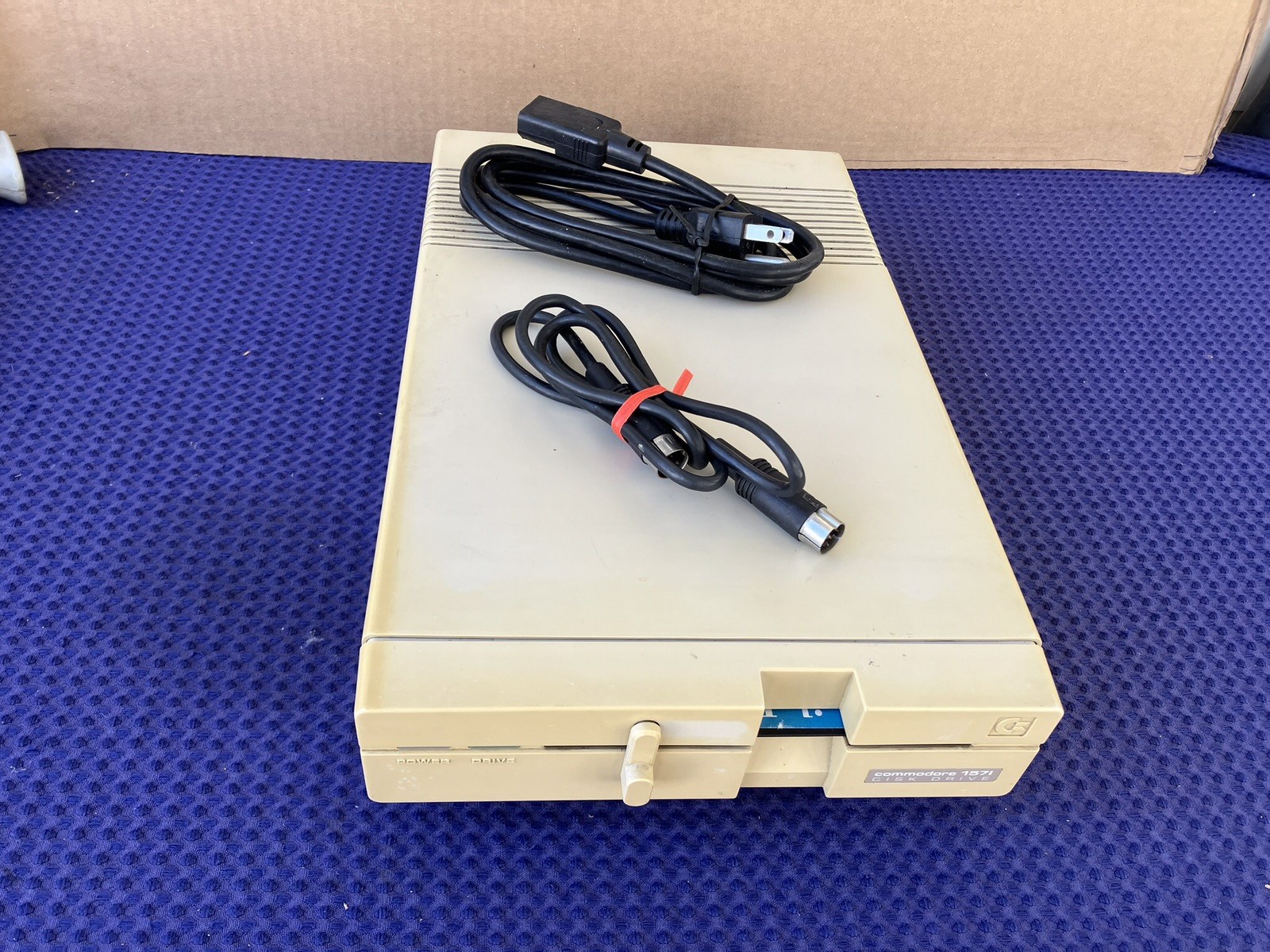 Commodore 1571 Floppy Disk Drive Tested To Power Up Commodore 1571 Floppy Disk Drive Tested To Power Up