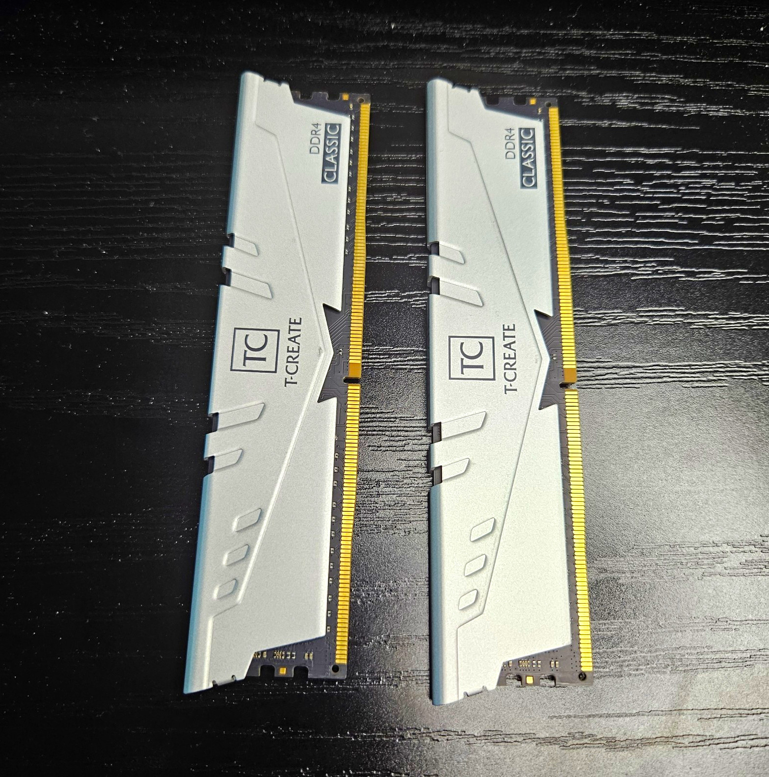 Tforce 16GB (2x8) DDR4-3200 FOR PARTS