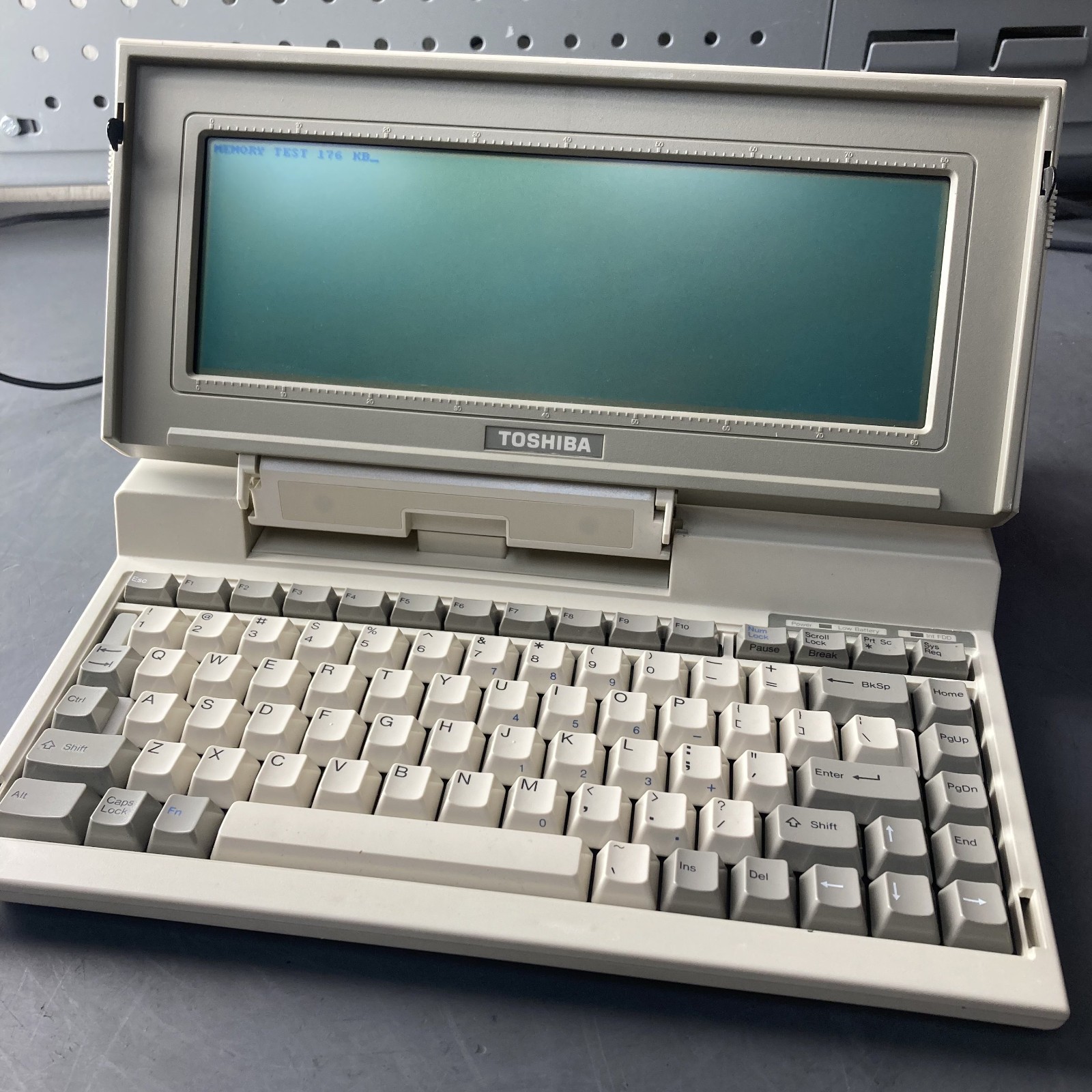 Toshiba T1000 Working MS DOS 2.11 Vintage Laptop PA7027U Toshiba T1000 Working MS DOS 2.11 Vintage Laptop PA7027U