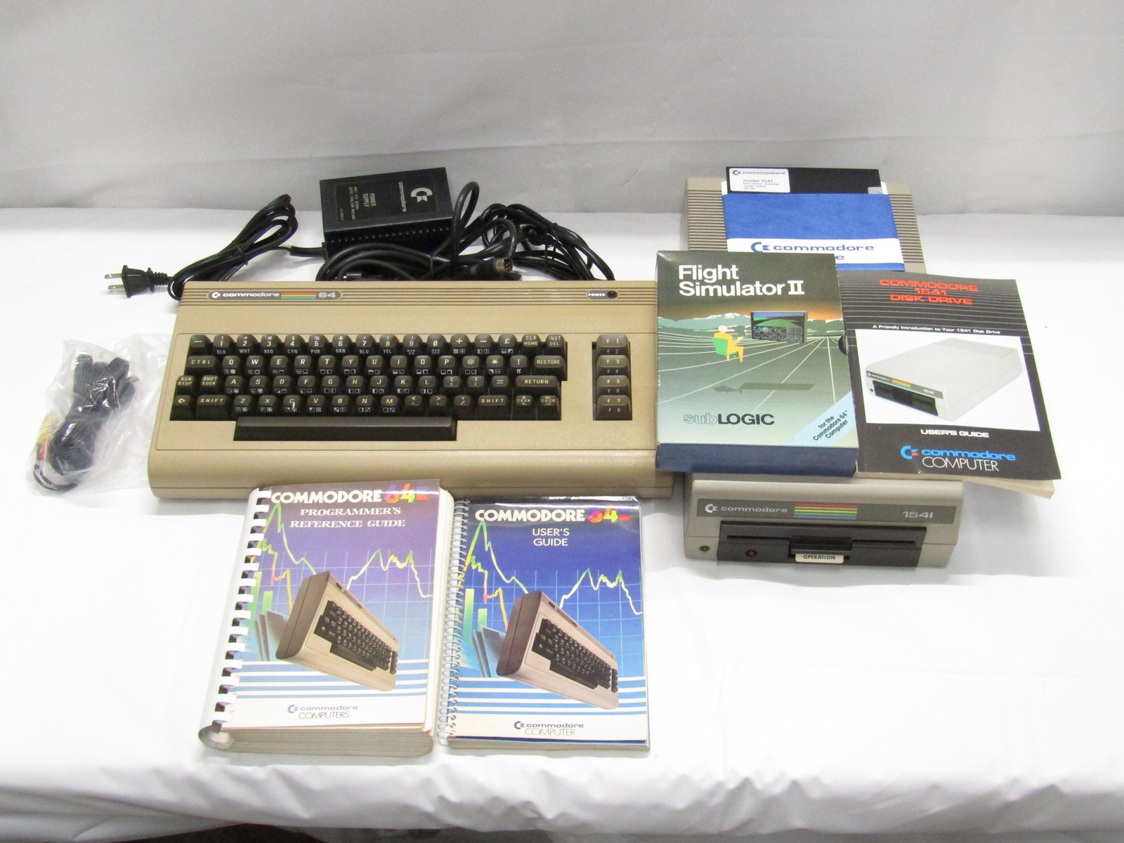 Commodore 64 PC with Model 1541 Diskette Drive and Flight Simulator II *READ* Commodore 64 PC with Model 1541 Diskette Drive and Flight Simulator II *READ*